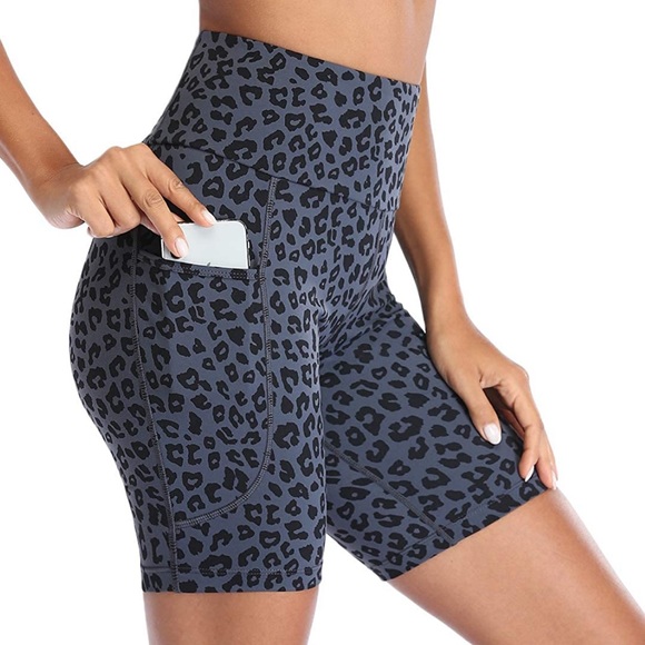 NEW! Yoga Biker Shorts High Waisted Pockets Zone Compression Gray Leopard Medium - Picture 1 of 11